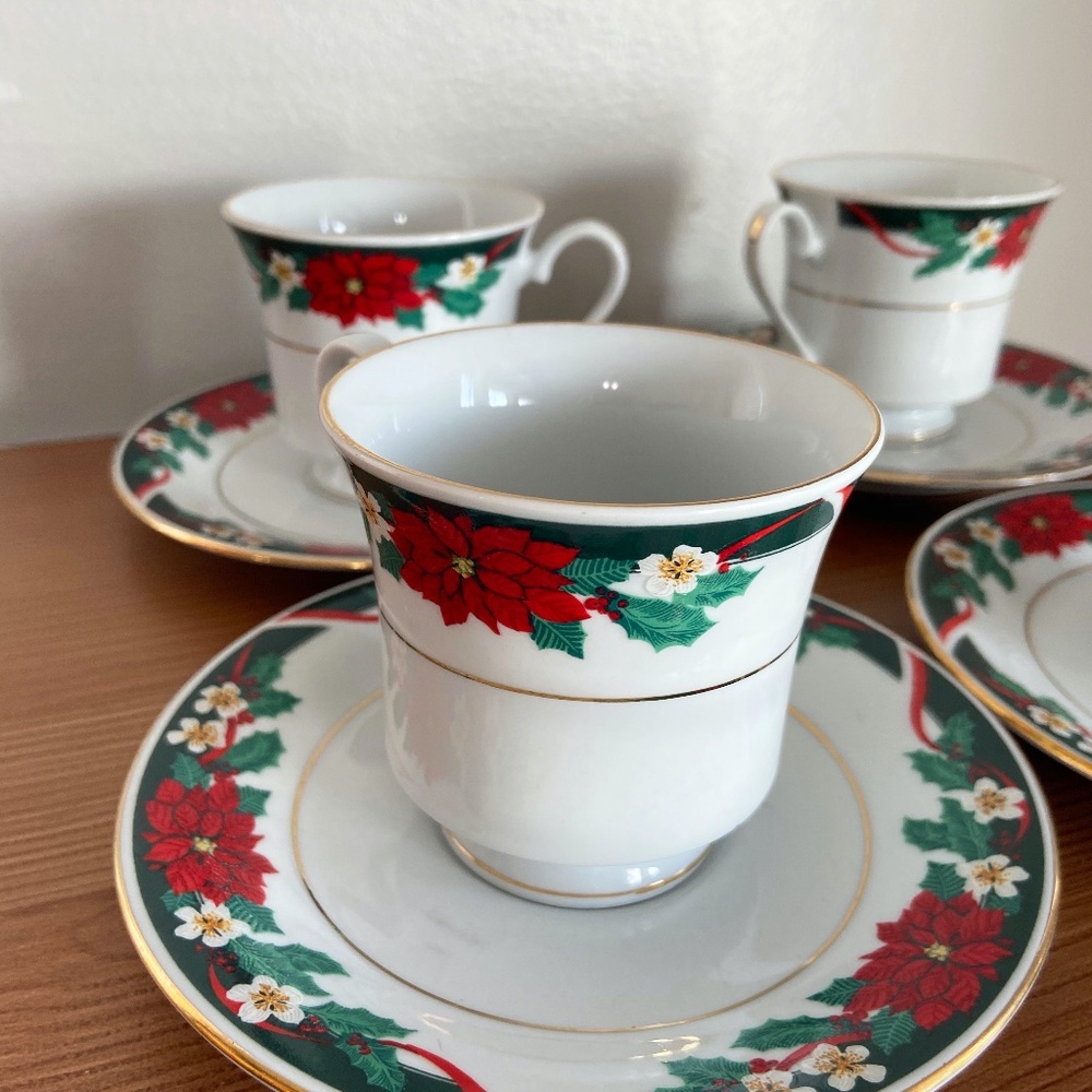 Tienshan Fine China Christmas "Deck The Halls" Lot of 4 Tea Coffee Cups Saucers